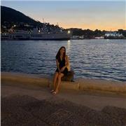 Laureanda in economia che offre aiuto in matematica a studenti del liceo